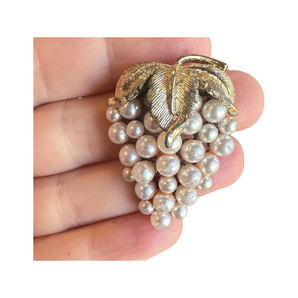 Vintage Grape Cluster Brooch Pin Gold Tone Faux Pearl